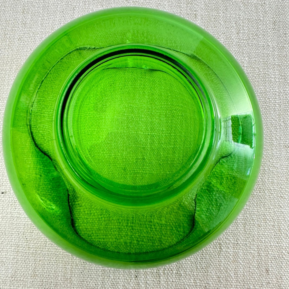 Vintage MCM Emerald Green Art Glass Small Tri-Corner Pinched Rim Bowl 5.25" - Picture 4 of 7
